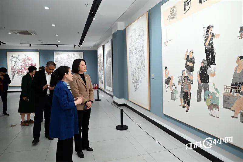 江苏24小时 无锡：春季全国微型汽车配件展览会开幕1xbet体育(图4)